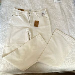 NWT KENSIE THE SAVANNAH HIGH RISE FLARE WHITE JEANS. Women’s size 10/30